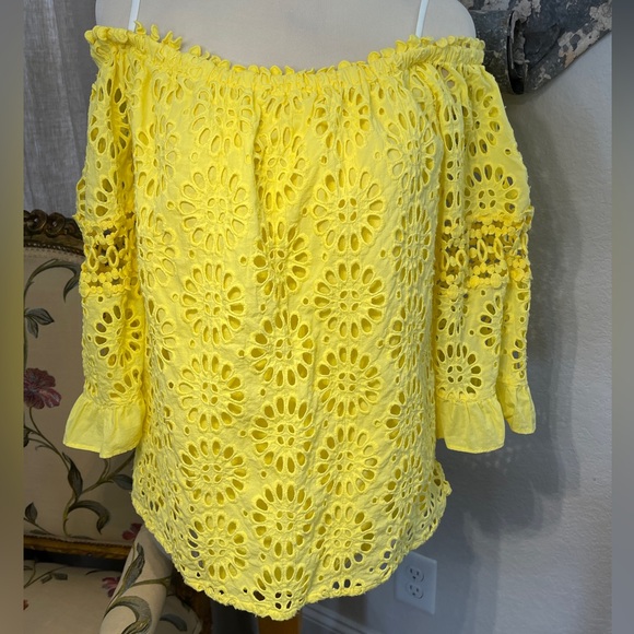 Lilly Pulitzer Laurenne Off the Shoulder Calla Lily Yellow Cotton Top Large - Picture 3 of 11